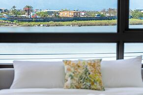 Between River and Sea