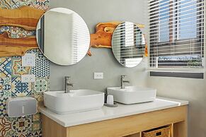 Between River and Sea