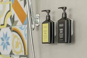 Between River and Sea