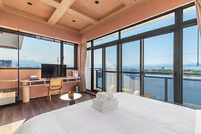 Between River and Sea