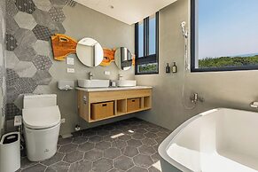 Between River and Sea