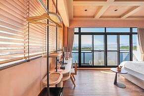 Between River and Sea