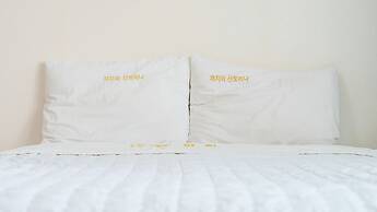 Geoje Kkachi and Santorini Pension