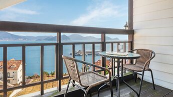 Geoje Kkachi and Santorini Pension