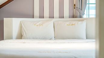 Geoje Kkachi and Santorini Pension