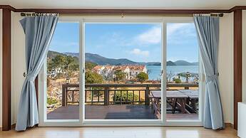 Geoje Kkachi and Santorini Pension