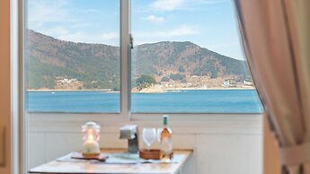 Geoje Kkachi and Santorini Pension