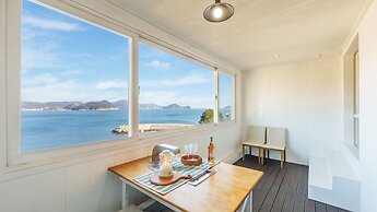 Geoje Kkachi and Santorini Pension