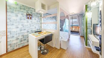 Geoje Kkachi and Santorini Pension