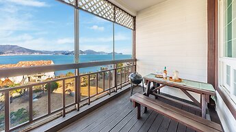 Geoje Kkachi and Santorini Pension