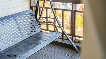 Geoje Kkachi and Santorini Pension