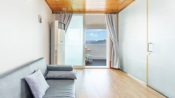 Geoje Kkachi and Santorini Pension