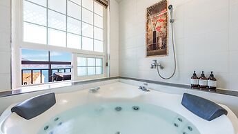 Geoje Kkachi and Santorini Pension