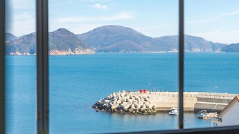 Geoje Kkachi and Santorini Pension