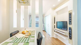 Geoje Kkachi and Santorini Pension