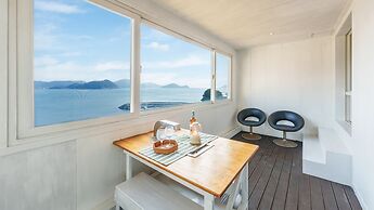 Geoje Kkachi and Santorini Pension