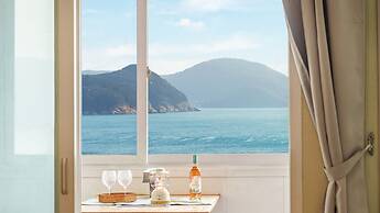 Geoje Kkachi and Santorini Pension