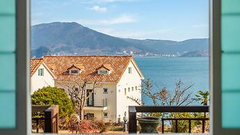 Geoje Kkachi and Santorini Pension