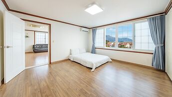 Geoje Kkachi and Santorini Pension