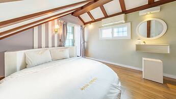 Geoje Kkachi and Santorini Pension