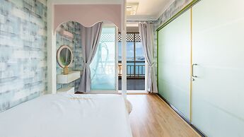 Geoje Kkachi and Santorini Pension