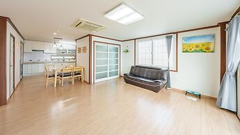 Geoje Kkachi and Santorini Pension