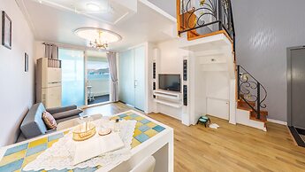 Geoje Kkachi and Santorini Pension