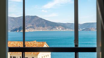 Geoje Kkachi and Santorini Pension