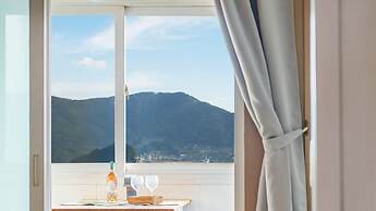 Geoje Kkachi and Santorini Pension