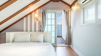 Geoje Kkachi and Santorini Pension