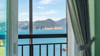 Geoje Kkachi and Santorini Pension