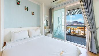 Geoje Kkachi and Santorini Pension