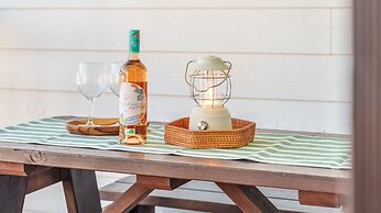 Geoje Kkachi and Santorini Pension