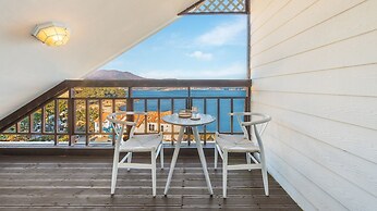 Geoje Kkachi and Santorini Pension