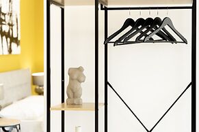 Spacious Urban Retreat Central 2-bedroom Haven for 8