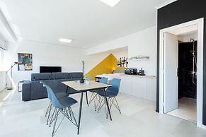 Spacious Urban Retreat Central 2-bedroom Haven for 8