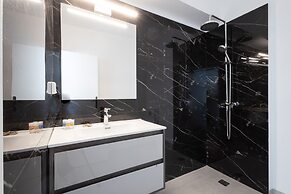 Spacious Urban Retreat Central 2-bedroom Haven for 8