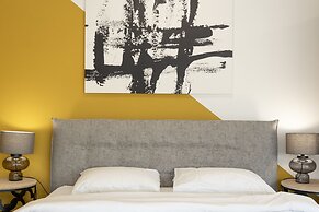 Spacious Urban Retreat Central 2-bedroom Haven for 8