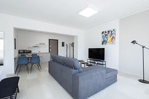 Spacious Urban Retreat Central 2-bedroom Haven for 8