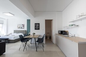 Spacious Urban Retreat Central 2-bedroom Haven for 8