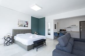 Spacious Urban Retreat Central 2-bedroom Haven for 8