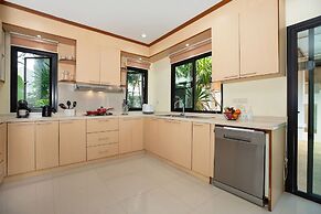 Balinese-Style 3BR Pool Villa Tina