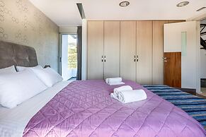 Villa Friends With Private Pool