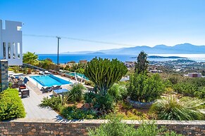 Villa Friends With Private Pool