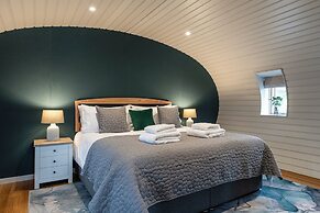 Unique 1 BD Eco-Retreat in Old Chalford