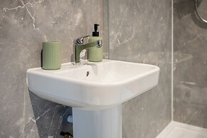 Unique 1 BD Eco-Retreat in Old Chalford