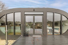 Unique 1 BD Eco-Retreat in Old Chalford