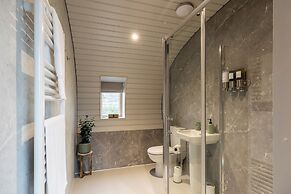 Unique 1 BD Eco-Retreat in Old Chalford