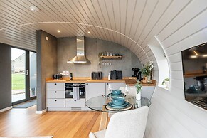 Unique 1 BD Eco-Retreat in Old Chalford