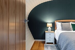 Unique 1 BD Eco-Retreat in Old Chalford